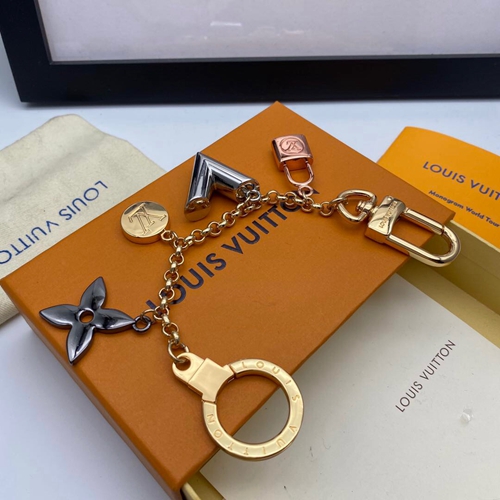 ブランドキーホルダー着用イメージ